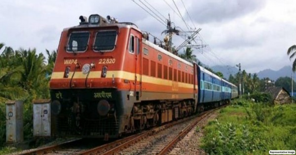 UP: Train services restored after being disrupted by OHE line failure on Vanganai-Badlapur route